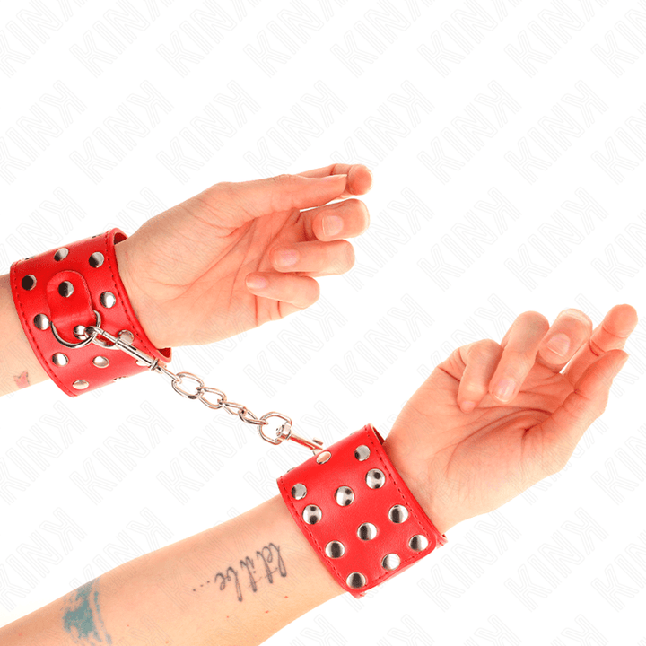 KINK - HANDGELENKFESSELN MIT DRUCKVERSCHLUSS VOLLER NIETEN ROT VERSTELLBAR 19-24 CM - 5,5 CM - INTIM SPACE Online Sexshop