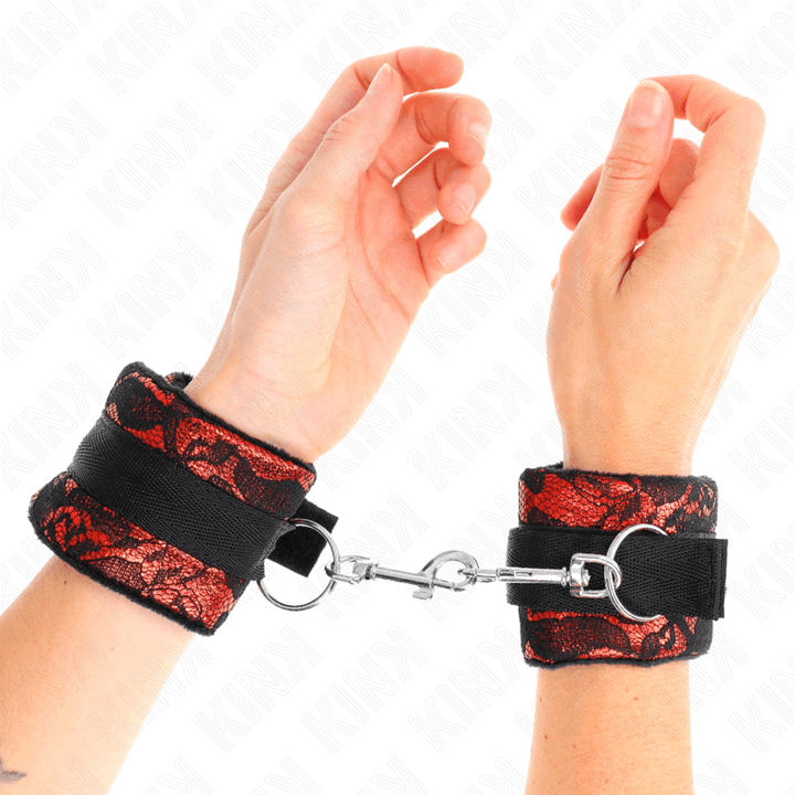 KINK - KURZE HANDGELENKSFESSELN AUS SAMTSPITZE UND NYLONFESSEL ROT/SCHWARZ 23 - 6,5 CM - INTIM SPACE Online Sexshop